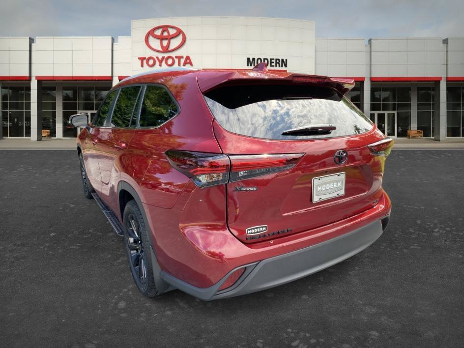 Used 2025 Ruby Flare Pearl Toyota XLE image 7