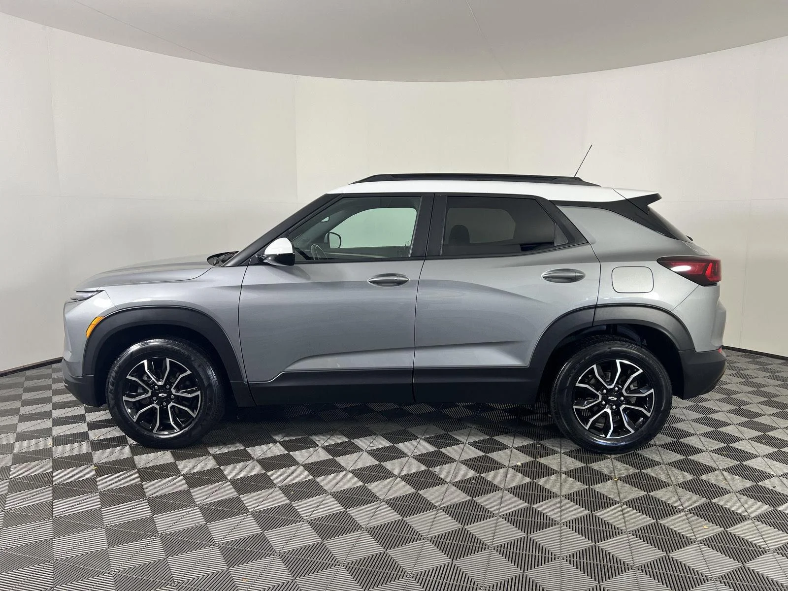 Used 2024 Sterling Gray Metallic Chevrolet ACTIV image 28