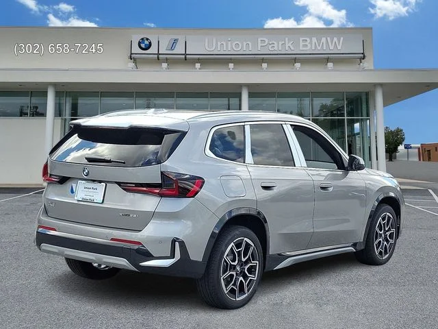 Used 2026 Space Silver Metallic BMW xDrive28i image 4