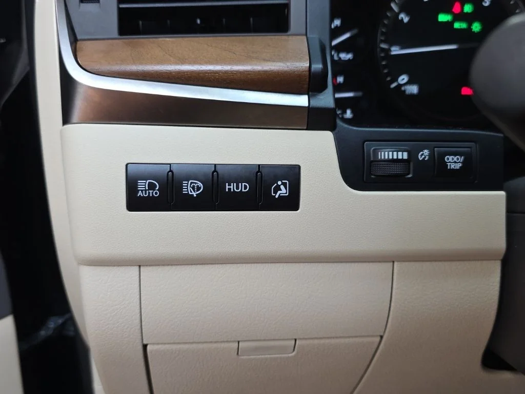 Used 2019 Black Onyx Lexus 570 image 30