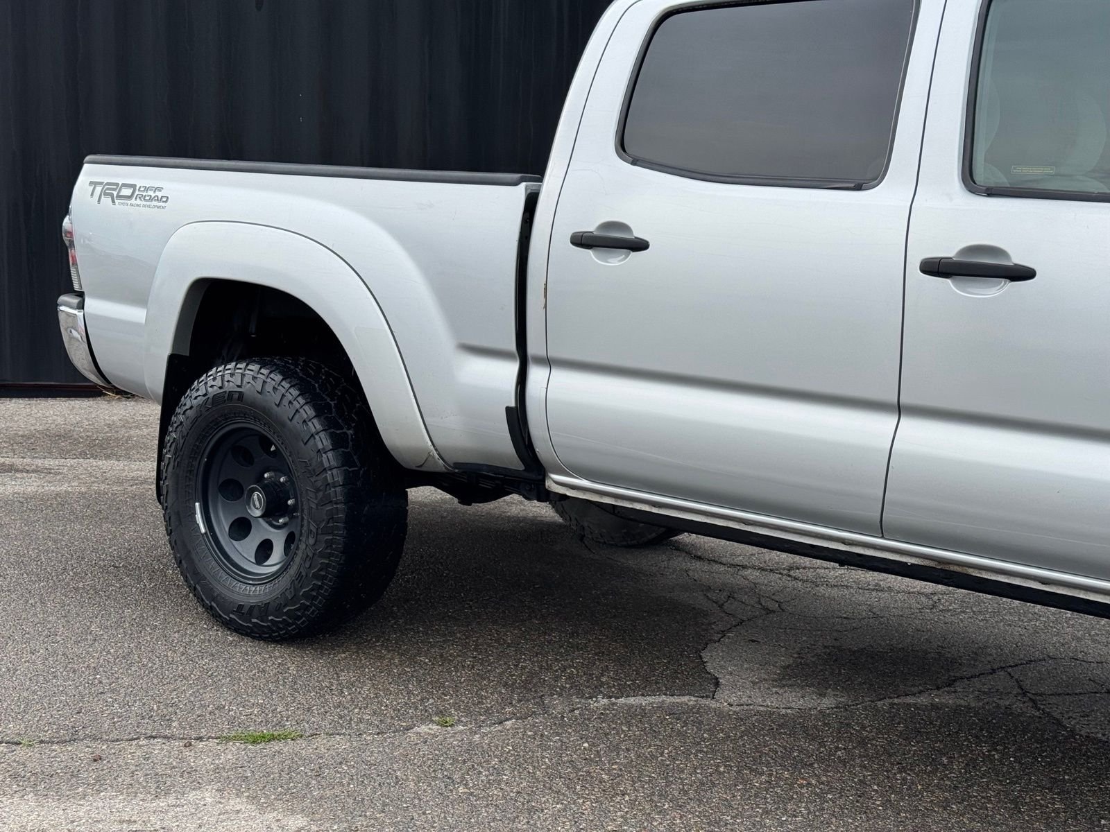 View vehicle photo 4