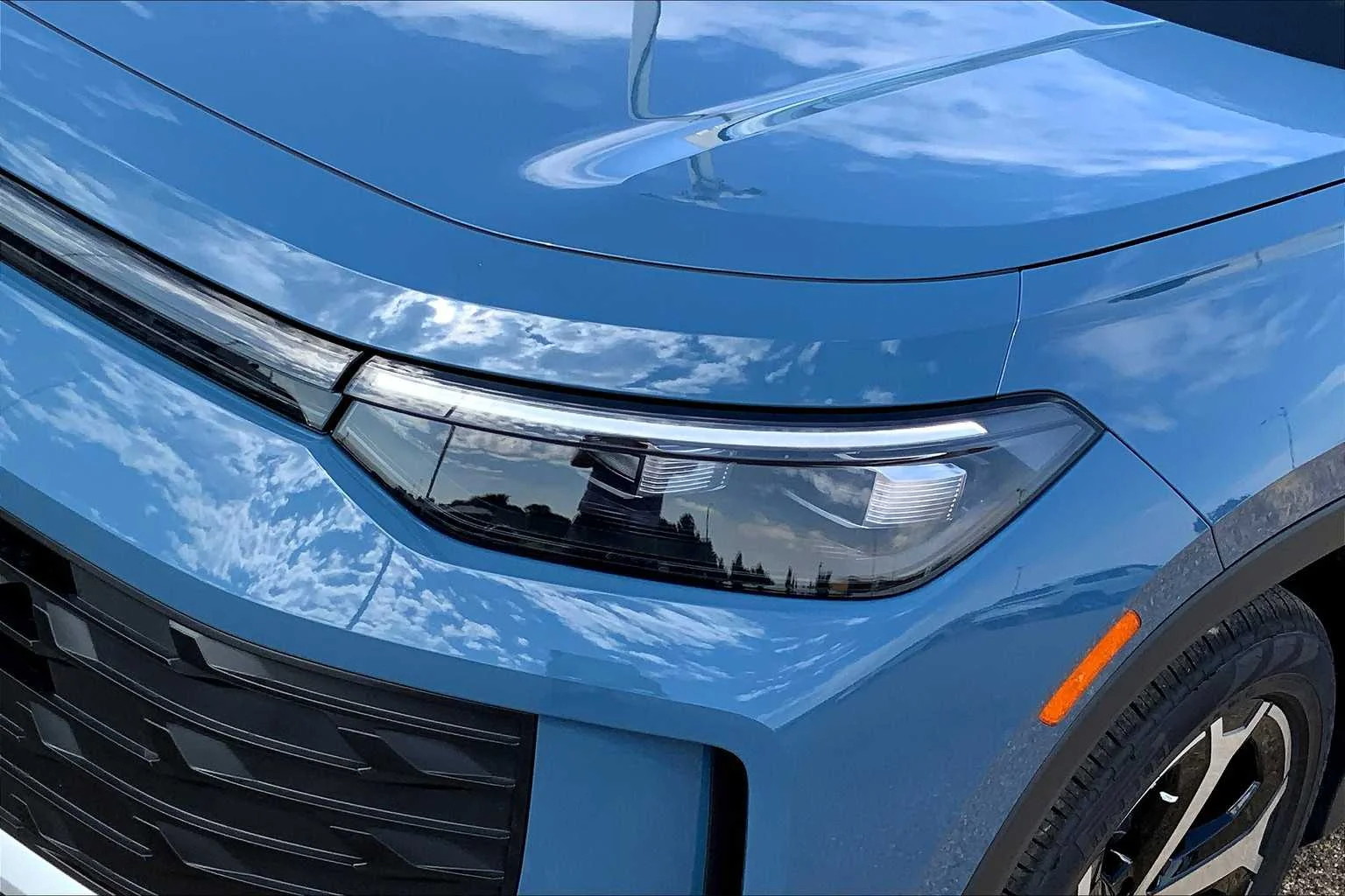 New 2025 Monterey Blue Pearl Volkswagen SE image 13