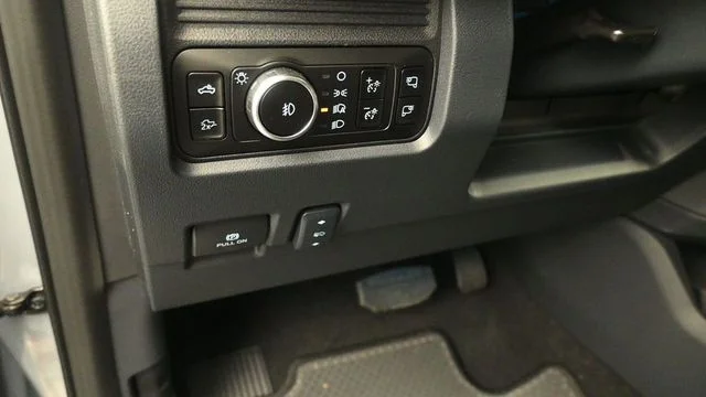 New 2026 Glacier Gray Metallic Tri-Coat Ford F-250® Lariat® image 15