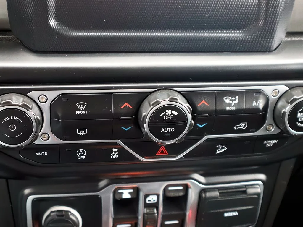 2020 Jeep Wrangler Unlimited Sahara - Photo 19