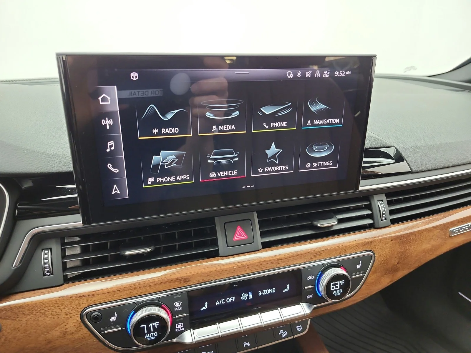 Used 2023 Florett Silver Metallic Audi Premium Plus 45 TFSI quattro image 10