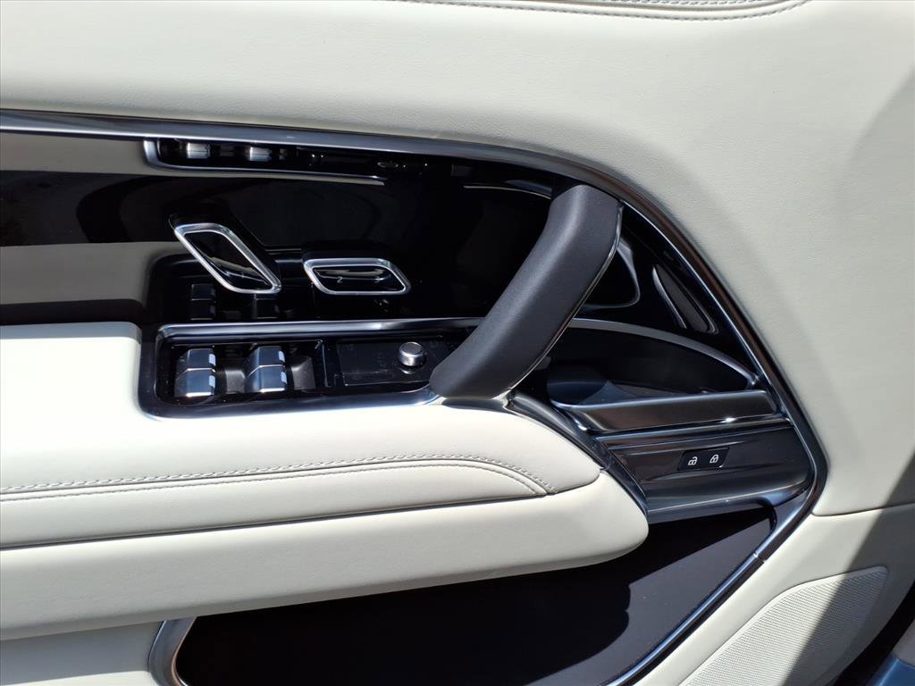 New 2026 Fuji White Land Rover SE image 14