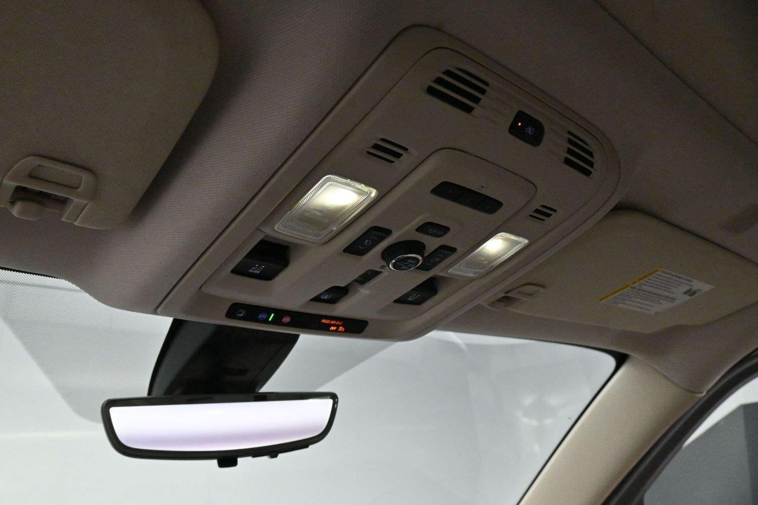 Used 2021 WHITE FROST TRICOAT GMC Denali image 30