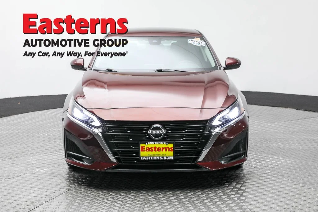 Used 2023 Red Nissan 2.5 SV image 2