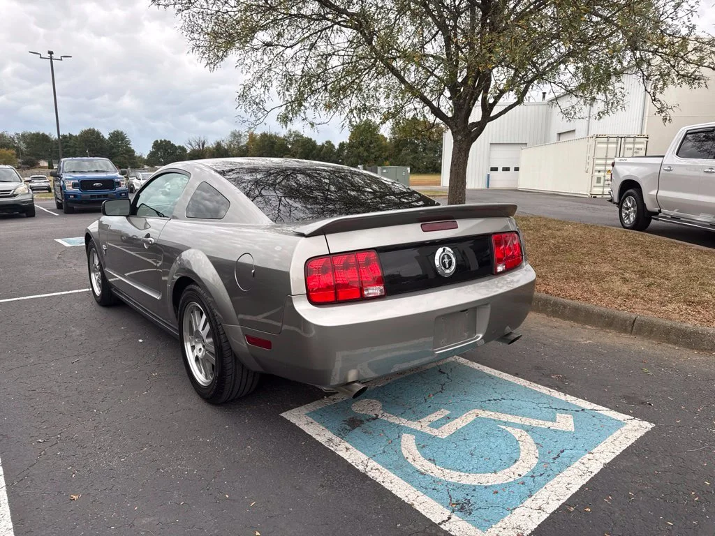 Used 2009 Gray Ford V6 image 5