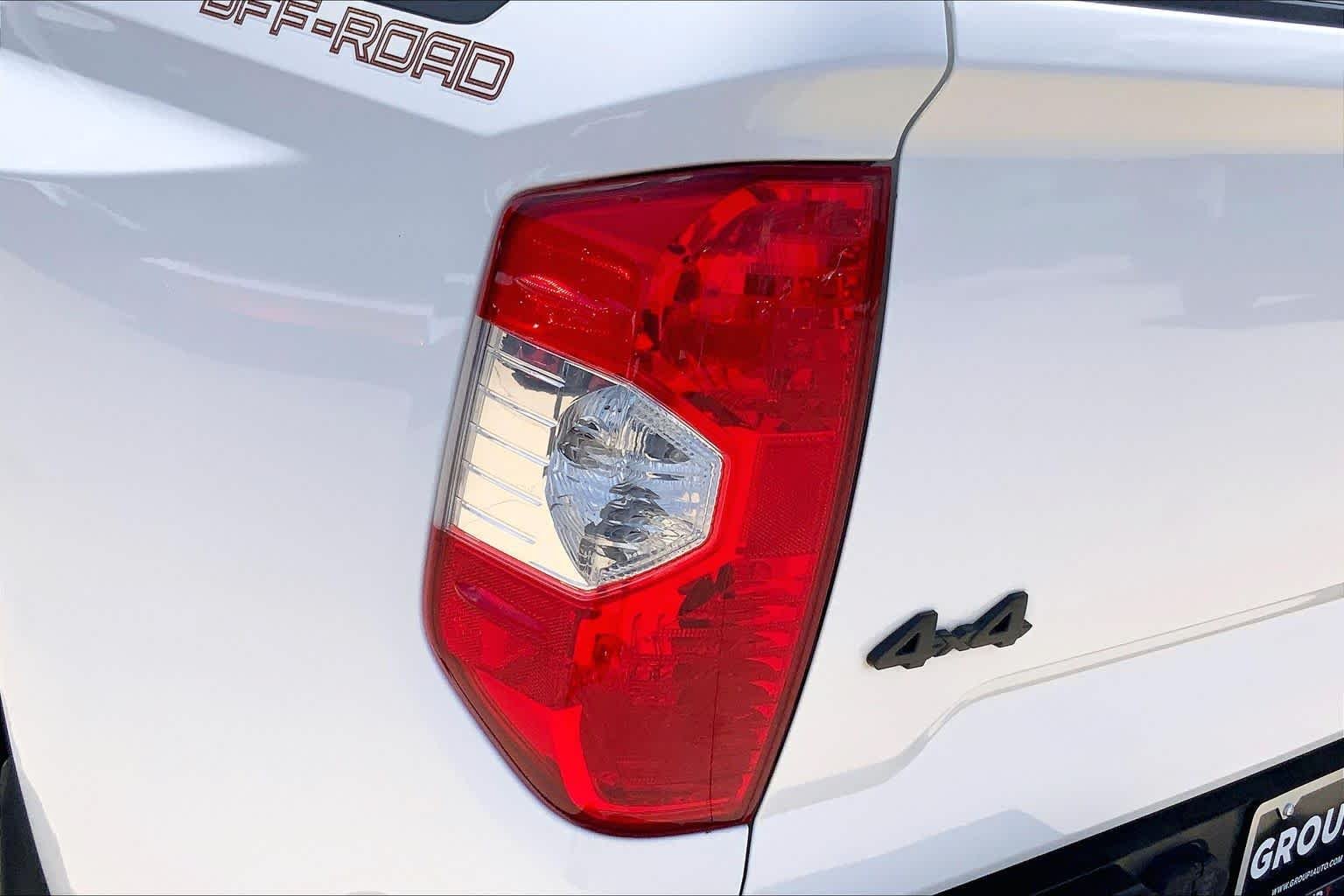 Used 2017 Super White Toyota SR5 image 28