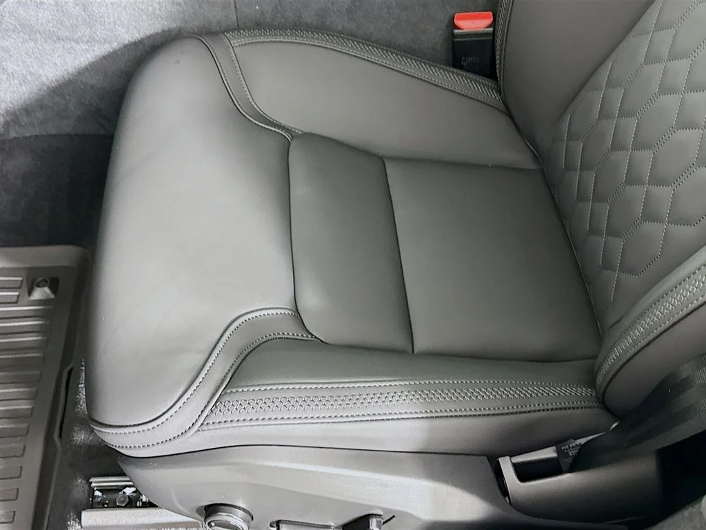 2026 Volvo XC60 Plus - Photo 18