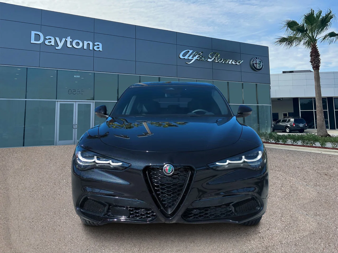 New 2025 Vulcano Black Metallic Exterior Paint Alfa Romeo  image 8