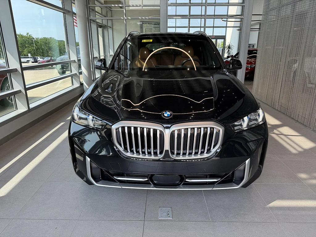 New 2026 Black Sapphire Metallic BMW xDrive40i image 2