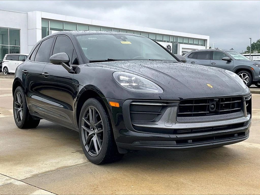 2023 Porsche Macan T's photo