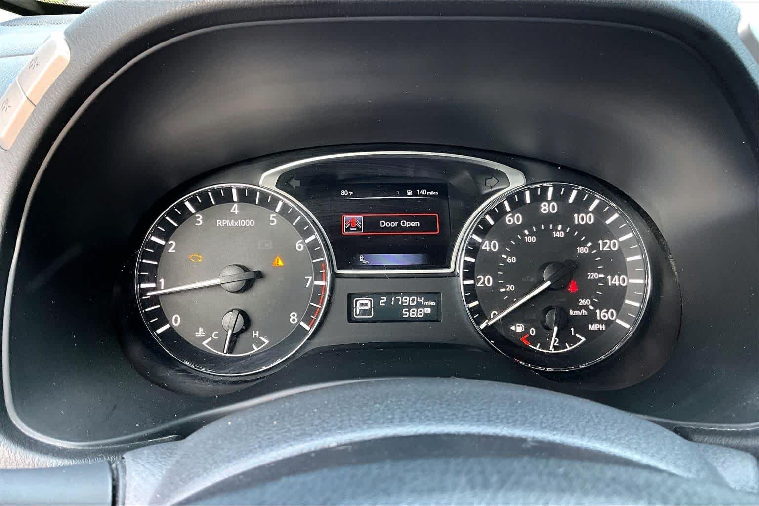 Used 2015 Cayenne Red Nissan SL image 25