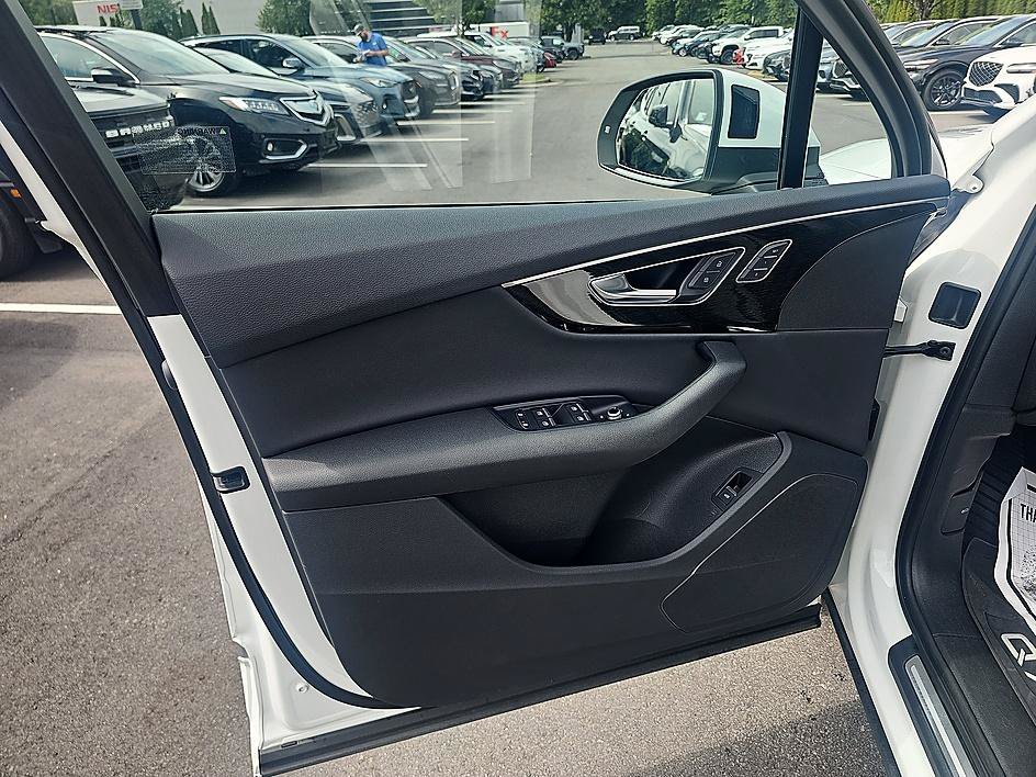 Used 2022 Carrara White Audi Premium image 9
