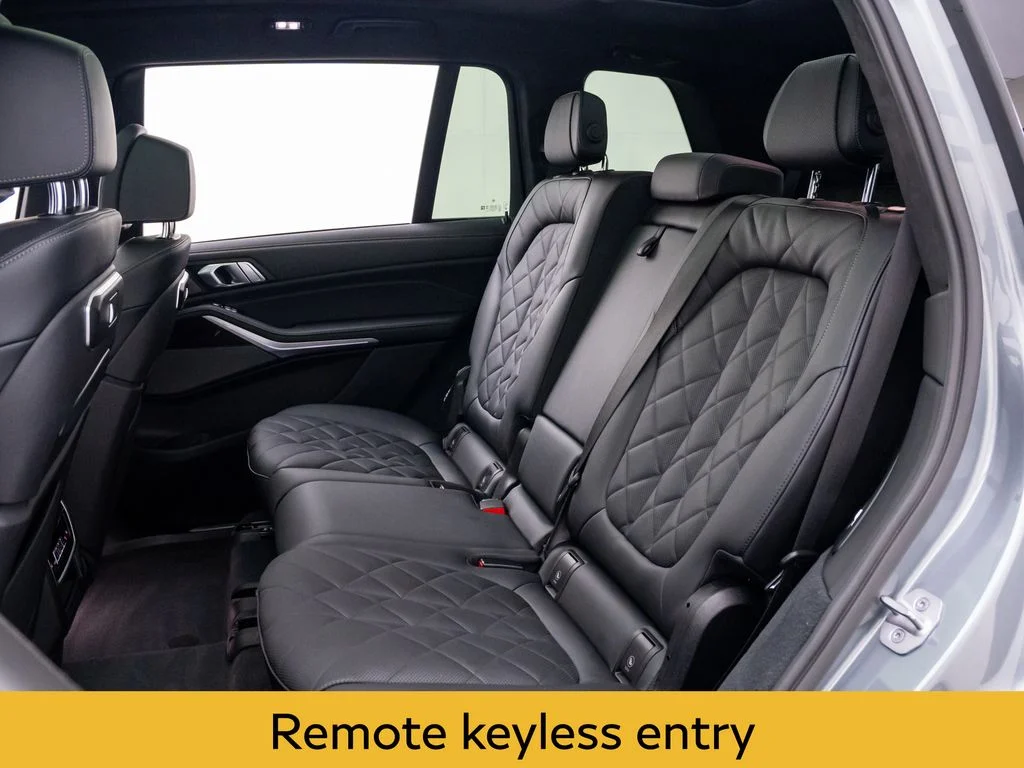 Used 2023 Gray BMW xDrive40i image 18