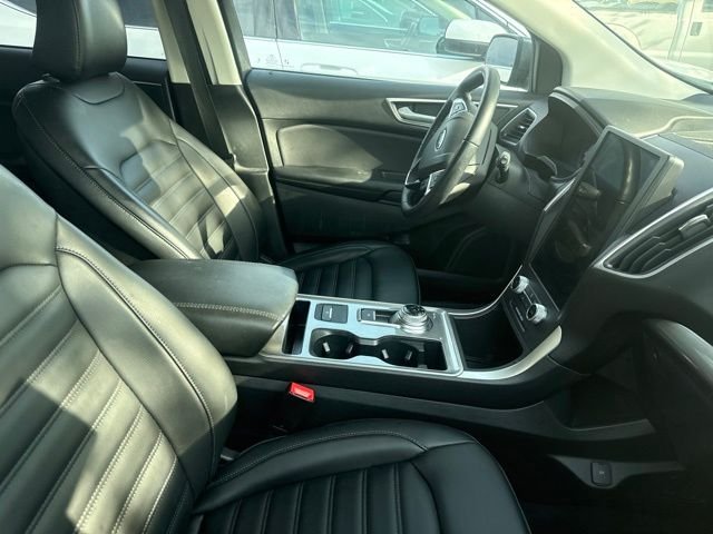 Used 2024 Gray Ford SEL image 4