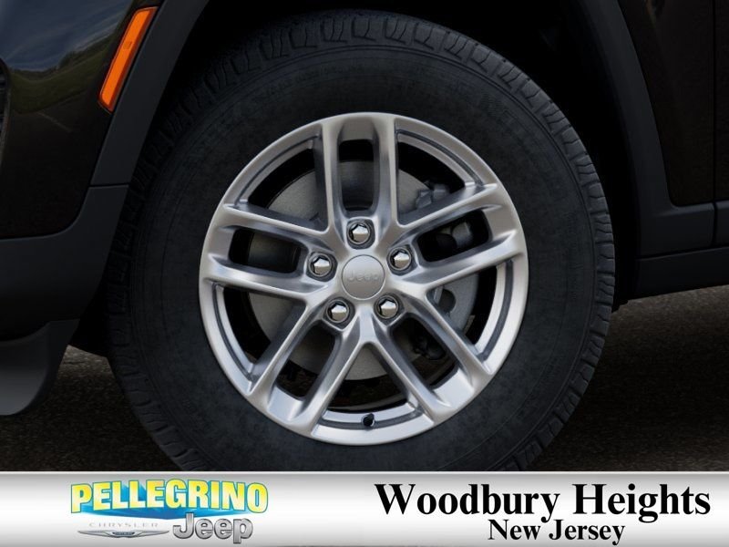 New 2026 Diamond Black Crystal Pearl-Coat Exterior Paint Jeep Laredo X image 8