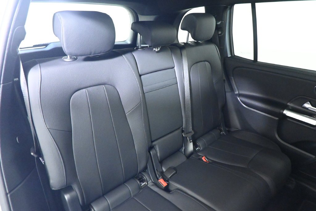 New 2026 Cirrus Silver Metallic Mercedes-Benz GLB 250 image 33