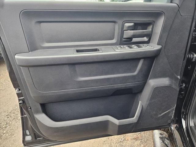 New 2026 Diamond Black Crystal Pearl-Coat Exterior Paint RAM TRADESMAN image 11