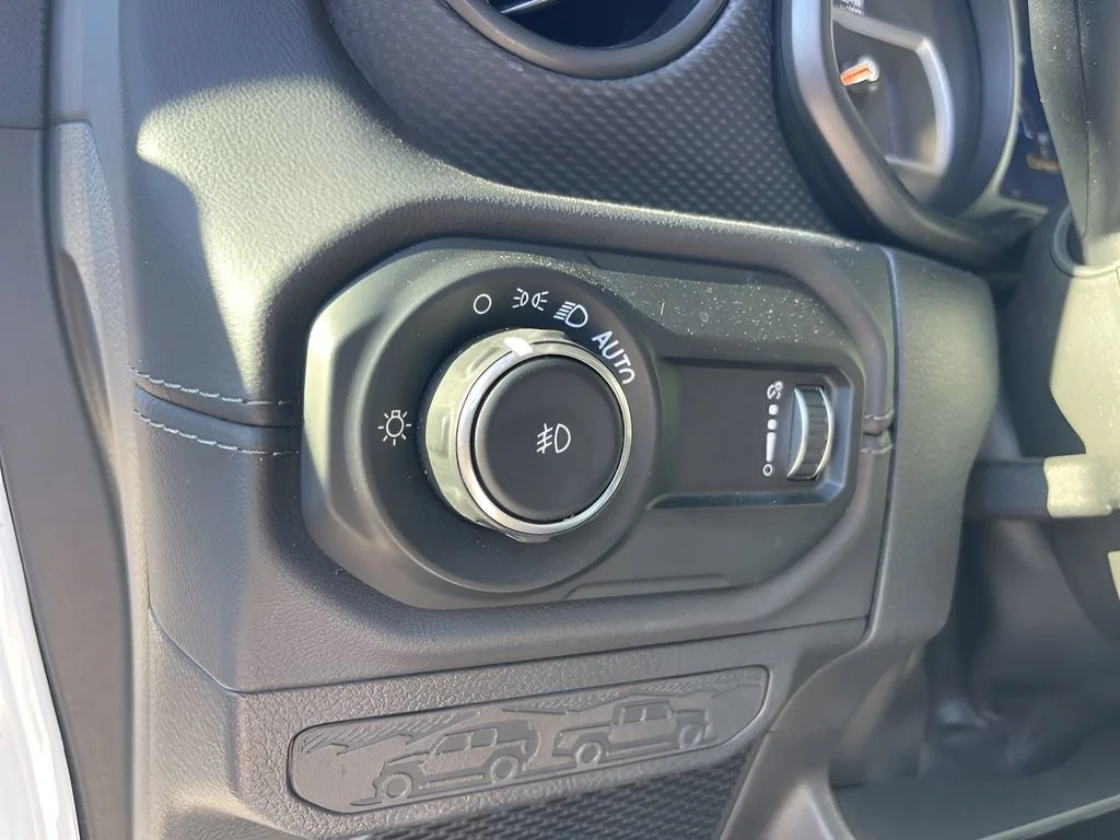 Used 2025 White Jeep Rubicon image 24