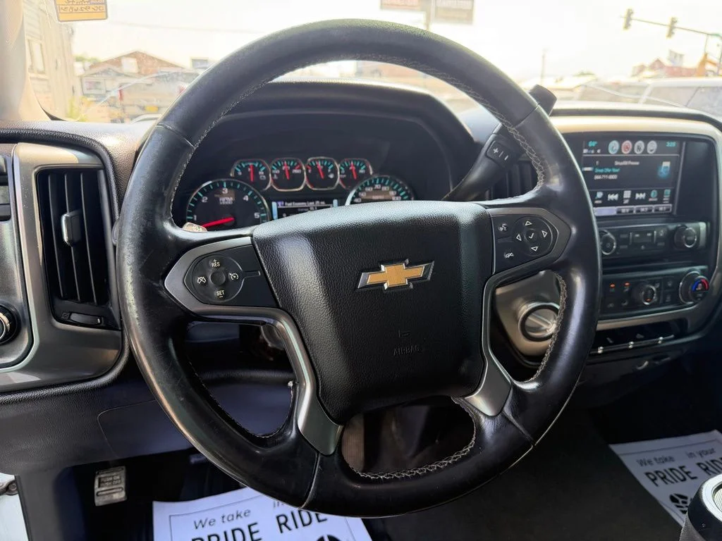 Used 2018 White Chevrolet LT image 12