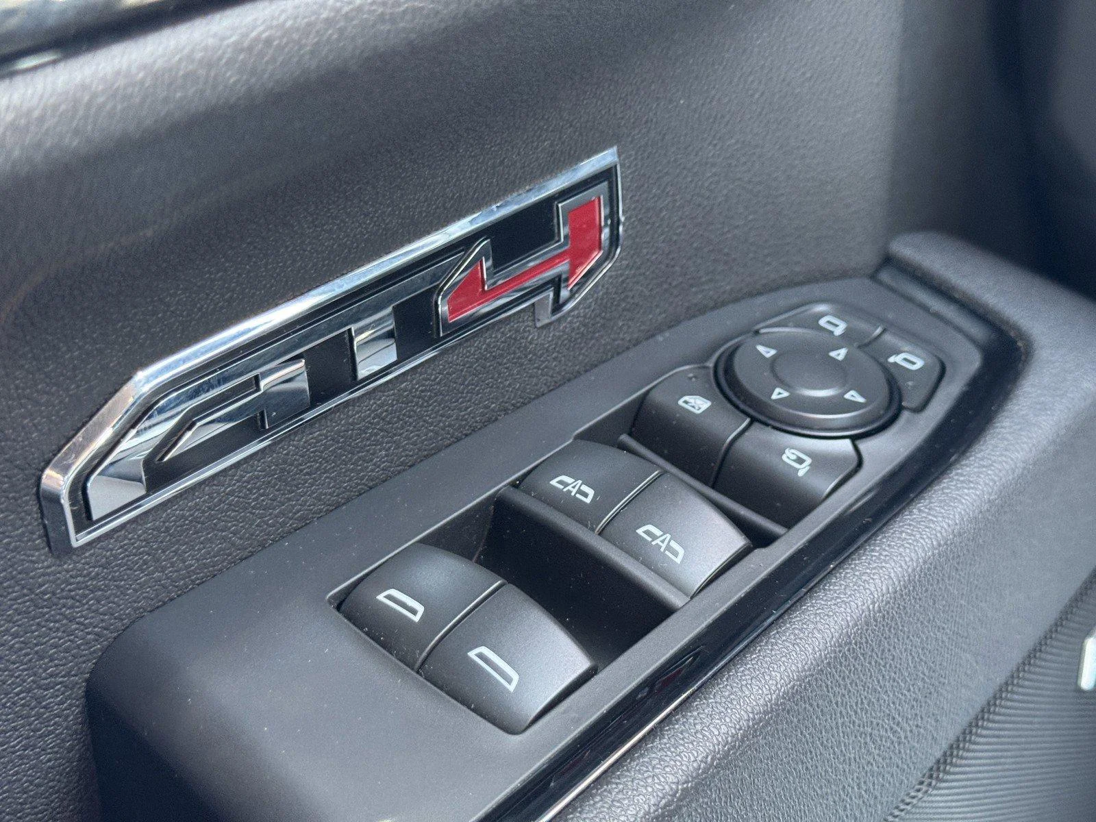 Used 2025 Summit White GMC AT4 image 26