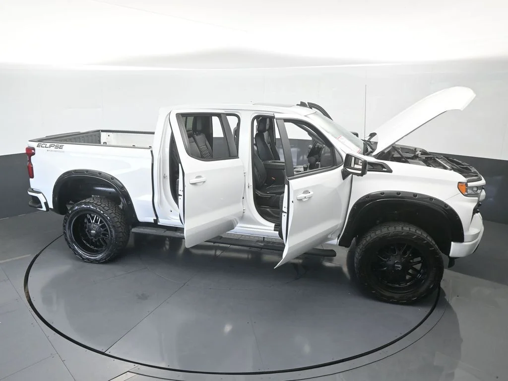 Used 2022 Summit White Chevrolet RST image 76