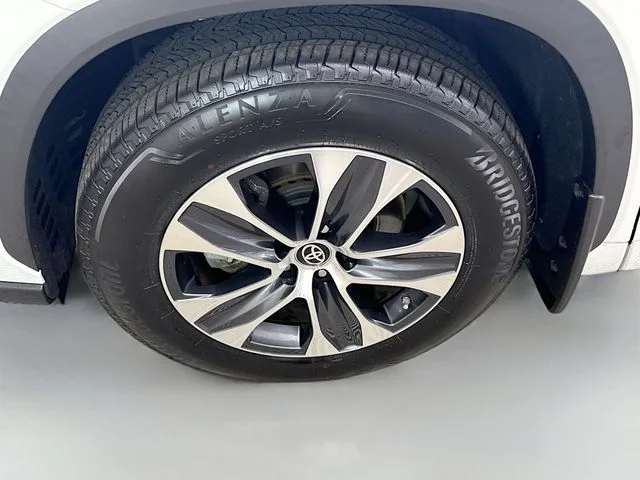 Used 2024 Beige Toyota XLE image 33