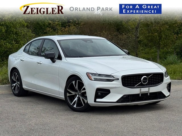 2024 Volvo S60 B5 Plus Dark Theme