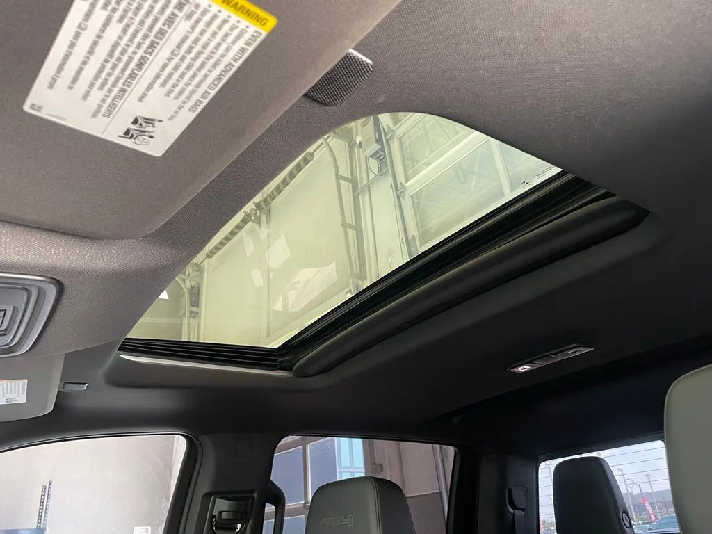 Used 2023 White GMC AT4 image 10