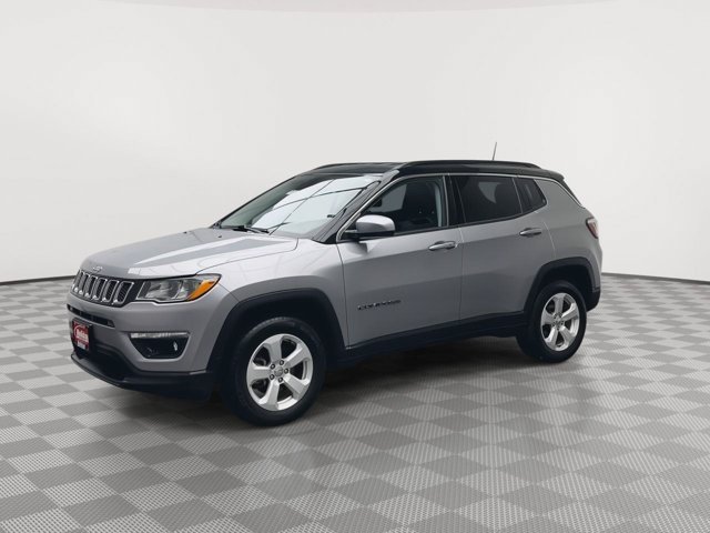 Used 2020 Billet Silver Metallic Clearcoat Jeep Latitude image 31