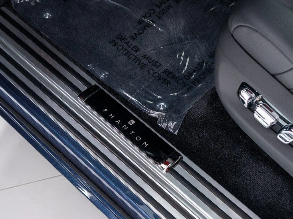 Used 2026 Black Diamond over Iguazu Blue Rolls-Royce  image 13