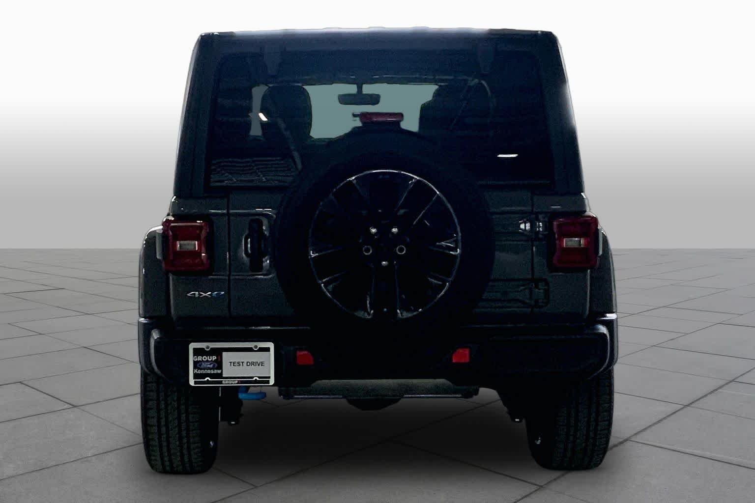 Used 2022 Sting-Gray Clearcoat Jeep Unlimited Sahara image 5