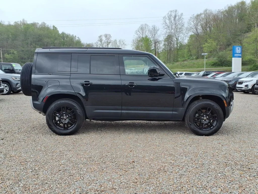 Used 2025  Land Rover S image 8