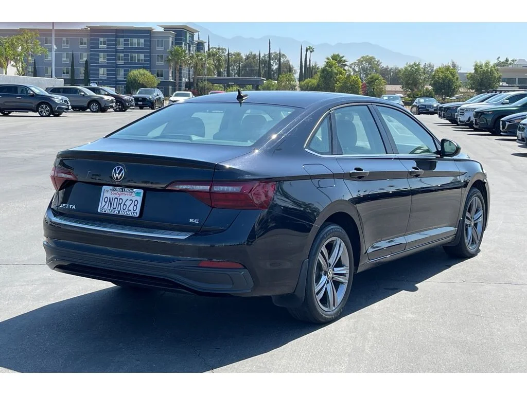 Used 2023 Deep Black Pearl Volkswagen SE image 4