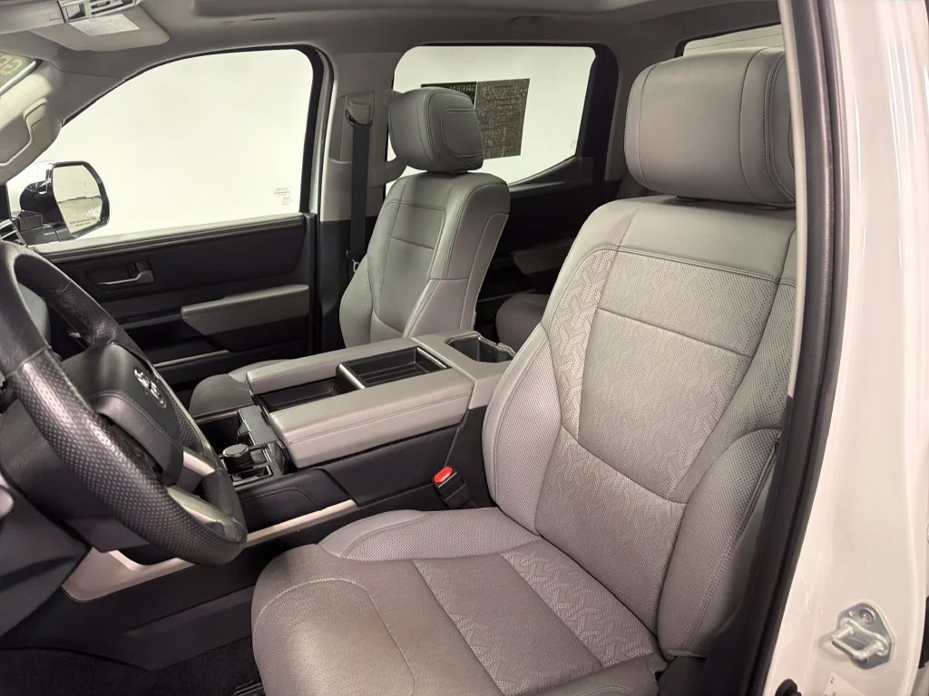 Used 2022 Off-white Toyota Limited image 27