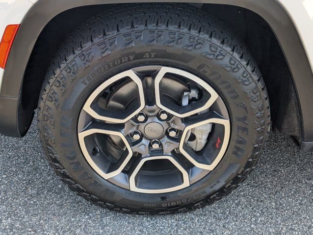 Used 2022 White Jeep Trailhawk image 13