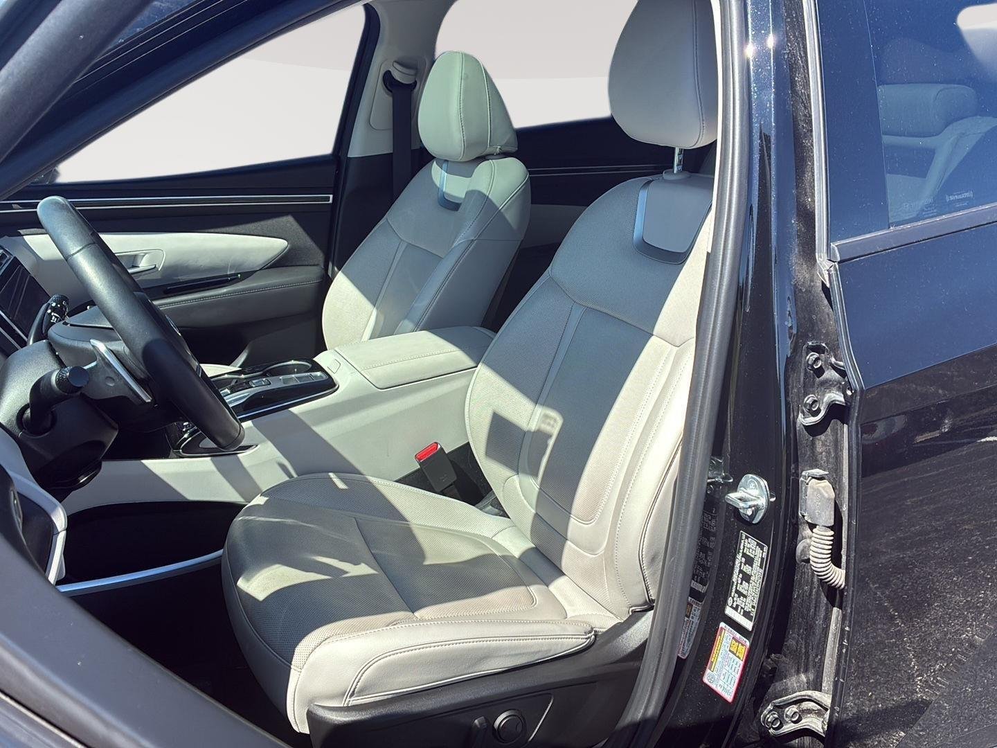 Used 2023 Phantom Black Hyundai Limited image 3