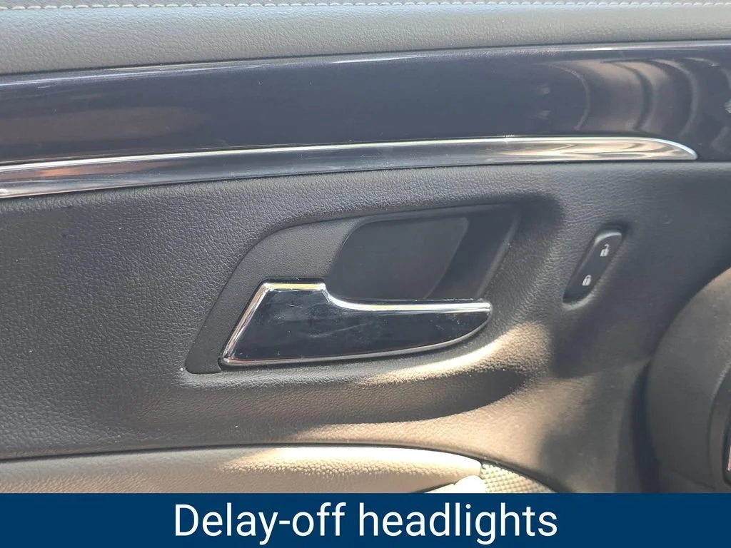 Used 2014 White Diamond Tricoat Chevrolet LT image 24