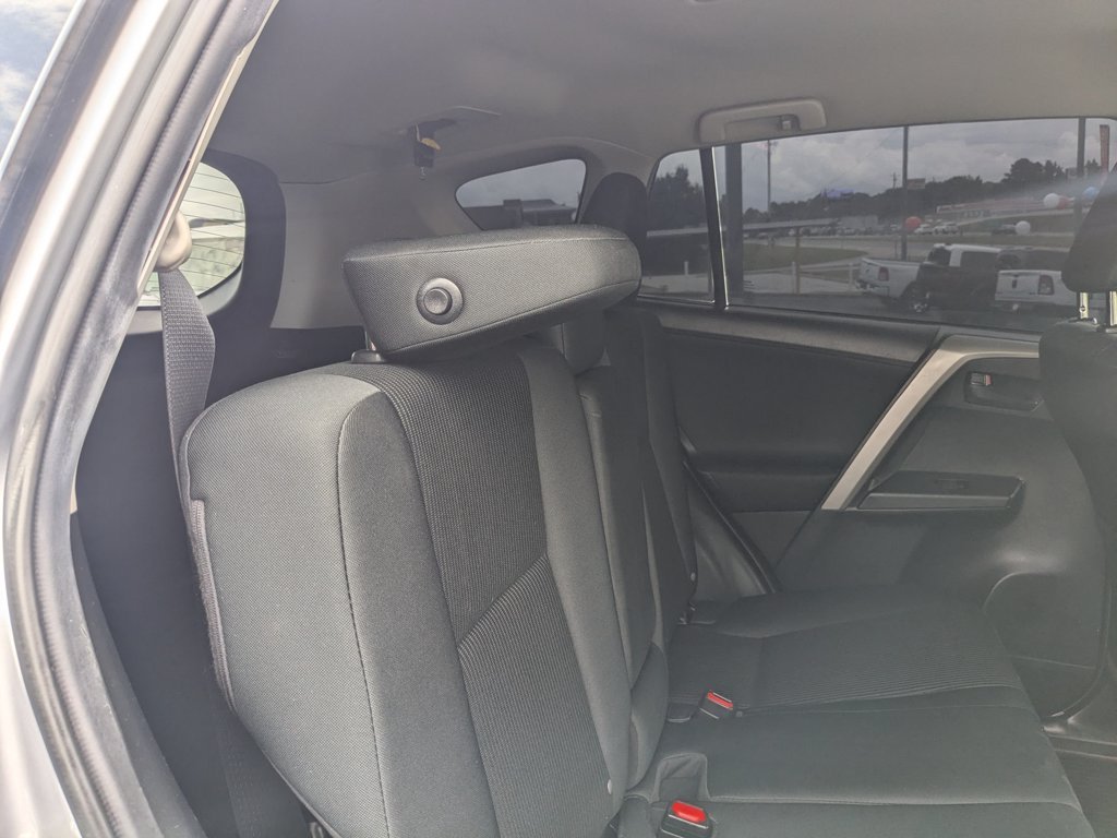 Used 2018  Toyota LE image 24