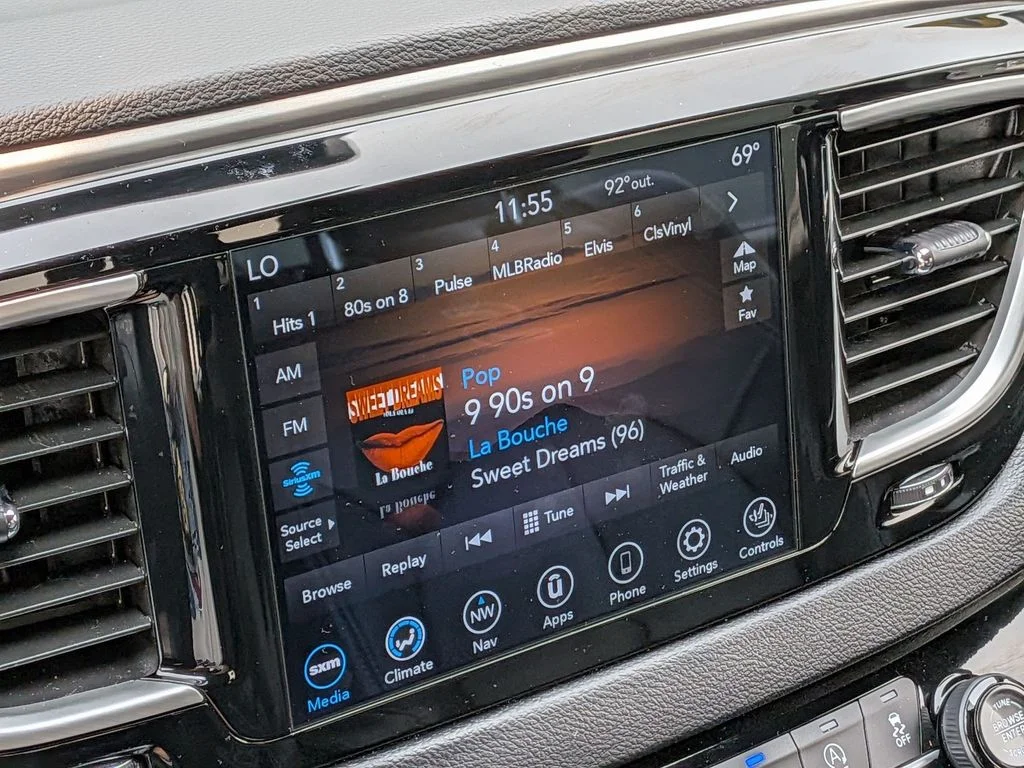 Used 2020 White Chrysler Launch Edition image 17