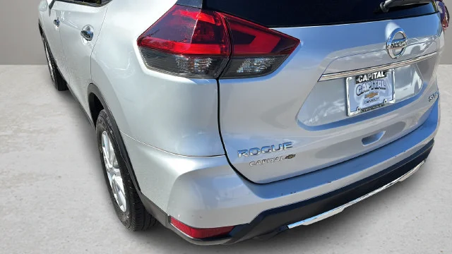 Used 2018 Silver Nissan SV image 37