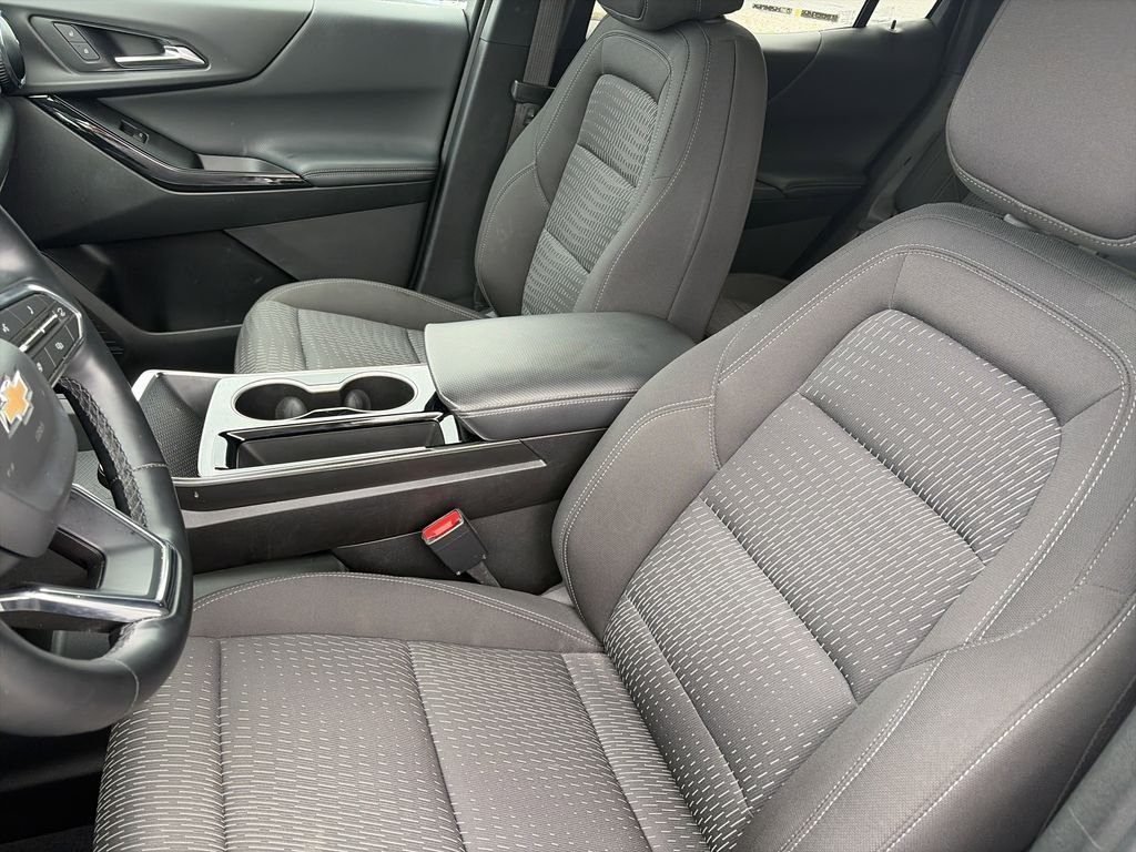 Used 2025 White Chevrolet LT image 12