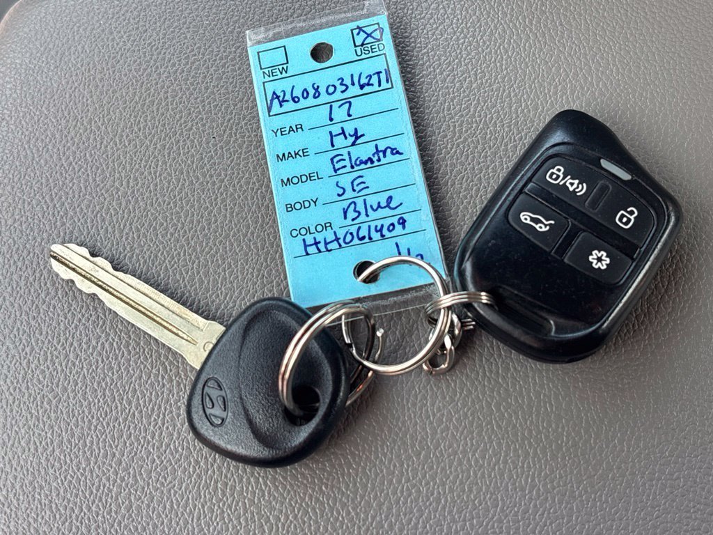 Used 2017 Blue Hyundai SE image 27