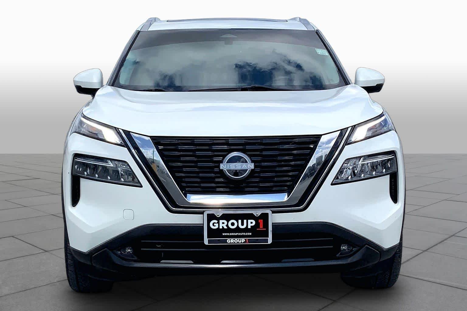 Used 2022 Pearl White Tricoat Nissan SL image 4