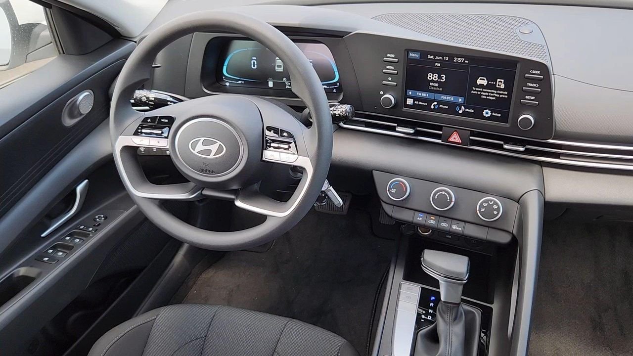New 2026 Serenity White Hyundai SE image 5
