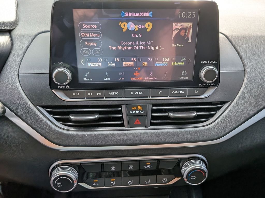 Used 2022 Silver Nissan 2.5 SV image 36