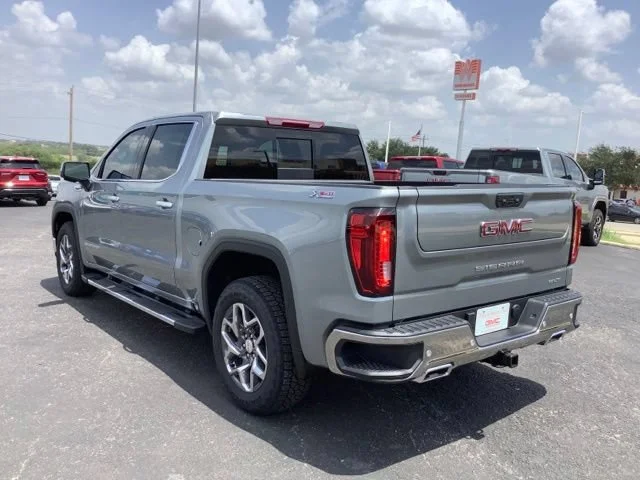 2026 GMC Sierra 1500 SLT - Photo 7